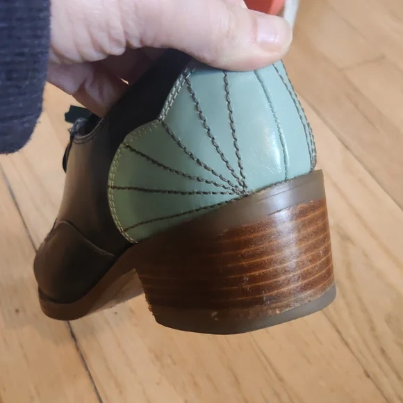 Elegant Teal and Green Women's Flats - Picture 5 of 7